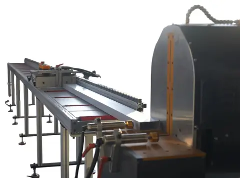 Автоматическая одноголовая пила с ЧПУ и сервоприводом угла пиления QUADRO ALUCUT CNC 550 Servo 22° - 156°