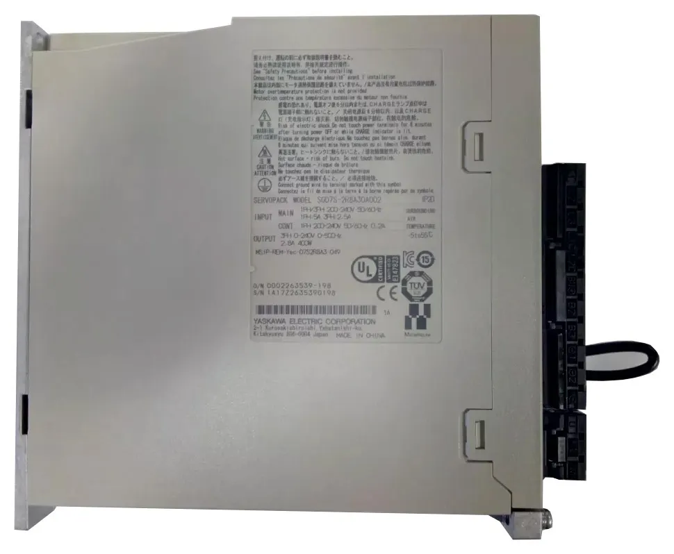 Серводрайвер Yaskawa для 400W SGD7S-2R8A30A002 №01021602 — фото 1